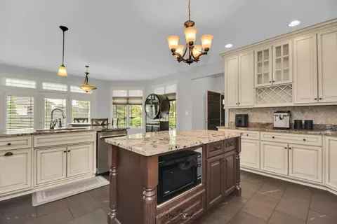 Kitchen - 5333 155th St, Oak Forest, IL 60452 photo 3 of 4