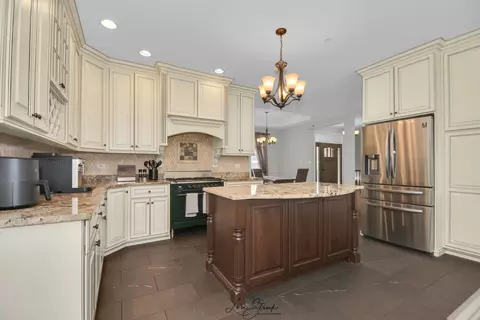 Kitchen - 5333 155th St, Oak Forest, IL 60452 photo 2 of 4