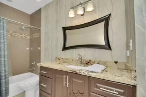 Bath - 5333 155th St, Oak Forest, IL 60452 photo 4 of 5