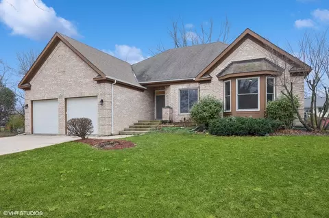 1055 Wedgewood Dr, Crystal Lake, IL 60014