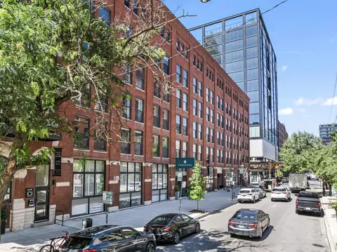 225 W Huron St #312, Chicago, IL 60654