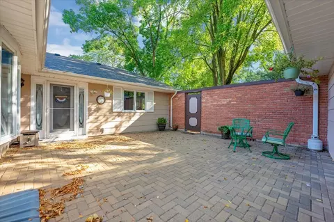 Exterior - 14 Duxbury, Rolling Meadows, IL 60008 photo 5 of 8