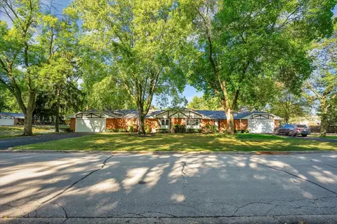 Exterior - 14 Duxbury, Rolling Meadows, IL 60008 photo 4 of 8