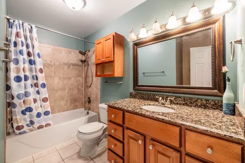 Bath - 3612 W Cornell Ct, Mchenry, IL 60050 photo 2 of 2