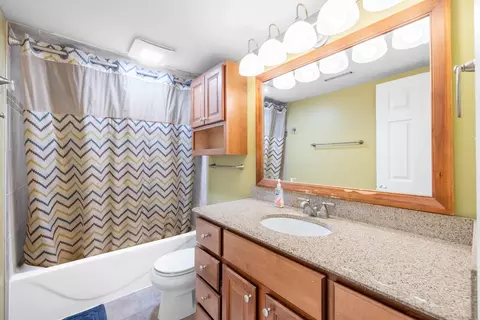 Bath - 3612 W Cornell Ct, Mchenry, IL 60050 photo 1 of 2
