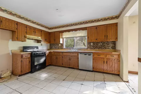 725 E North St, Lockport, IL 60441 photo 6
