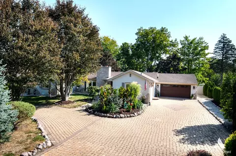 203 S Elmhurst Rd, Prospect Heights, IL 60070