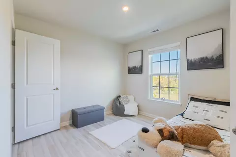 Bedroom - 3 Nicholas Dr, Des Plaines, IL 60016 photo 4 of 4