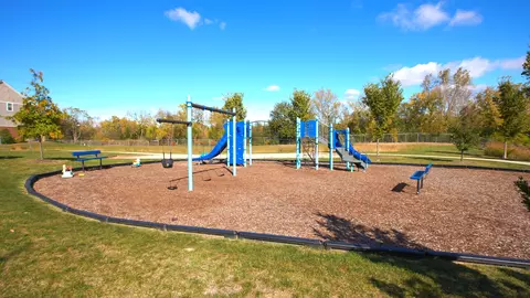 View/Area - 3 Nicholas Dr, Des Plaines, IL 60016 photo 3 of 3