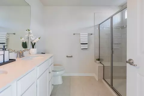 Bath - 3 Nicholas Dr, Des Plaines, IL 60016 photo 1 of 3