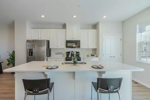 Kitchen - 3 Nicholas Dr, Des Plaines, IL 60016 photo 1 of 2