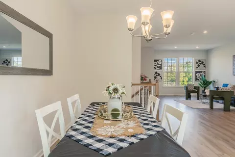 Dining - 3 Nicholas Dr, Des Plaines, IL 60016 photo 1 of 1