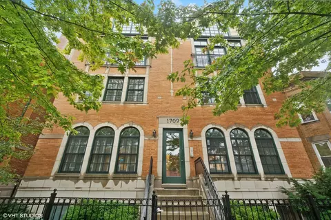 1709 W Foster Ave #2E, Chicago, IL 60640