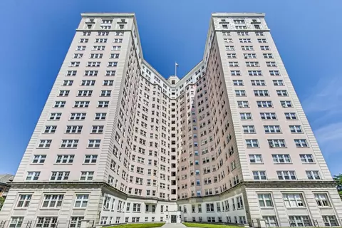 5555 N Sheridan Rd #517, Chicago, IL 60640