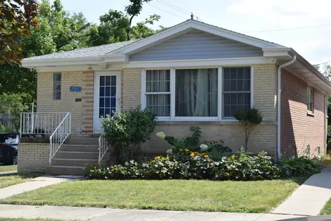 7001 W Newport Ave, Chicago, IL 60634