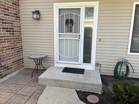 1094 Cascade Dr, Aurora, IL 60506 photo 2
