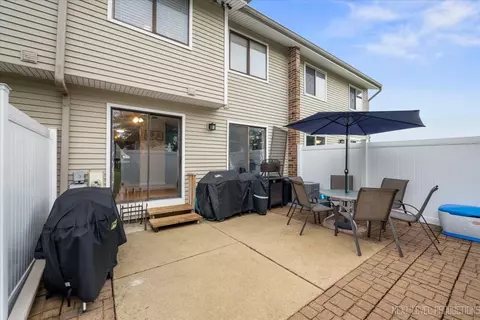 1094 Cascade Dr, Aurora, IL 60506 photo 9