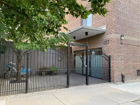 607 W Wrightwood Ave #201, Chicago, IL 60614