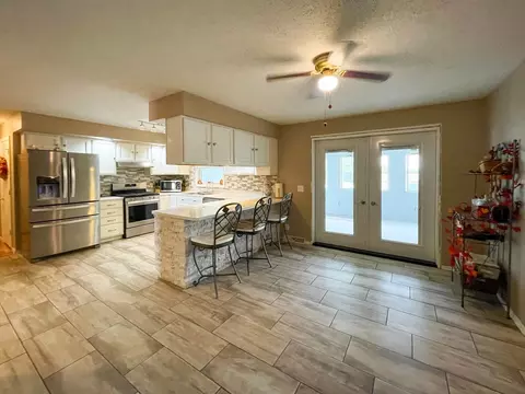 Kitchen - 302 Jonquil Ln, Mazon, IL 60444 photo 5 of 5