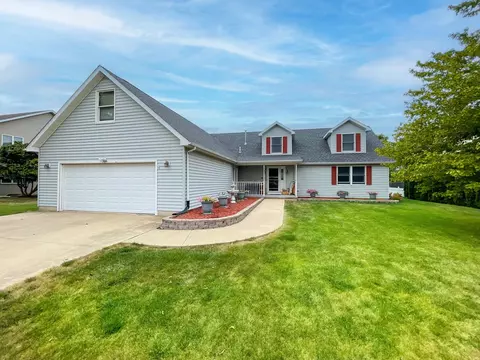 Exterior - 302 Jonquil Ln, Mazon, IL 60444 photo 2 of 12