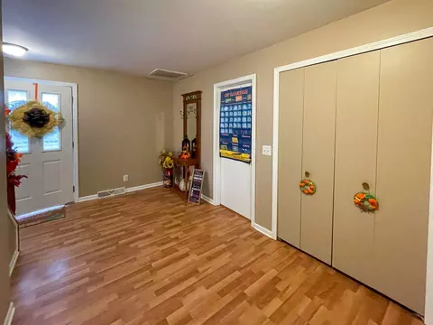 Entry Way - 302 Jonquil Ln, Mazon, IL 60444 photo 3 of 3