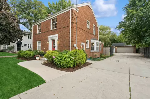 515 E 9th St, Lockport, IL 60441