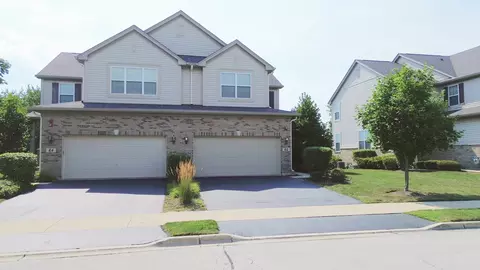 60 Oak Creek Ct, North Aurora, IL 60542