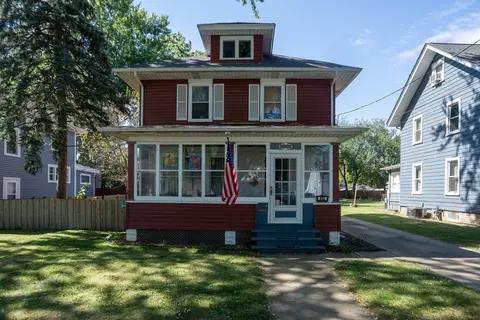 632 Grand Ave, Aurora, IL 60506