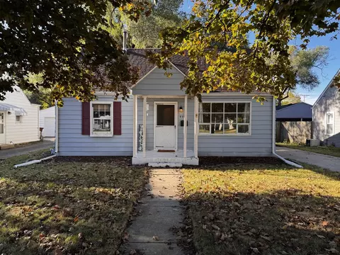 805 River Ln, Loves Park, IL 61111