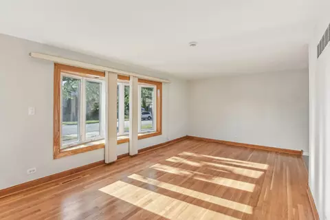 Living - 14759 Massasoit Ave, Oak Forest, IL 60452 photo 2 of 8