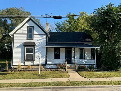 306 Ann St, Elgin, IL 60120