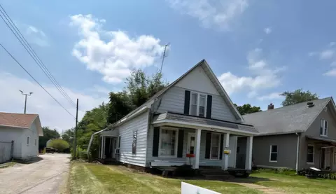 44 W Myrtle St, Canton, IL 61520