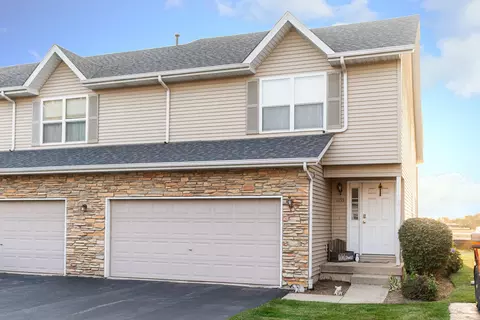 1153 Alexandria Dr, Sycamore, IL 60178