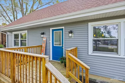 27 W719 Timber Ln, West Chicago, IL 60185