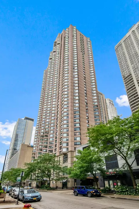 401 E Ontario St #3903, Chicago, IL 60611