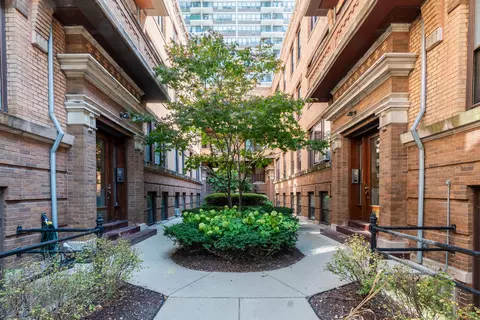 2749 N Hampden Ct #3E, Chicago, IL 60614