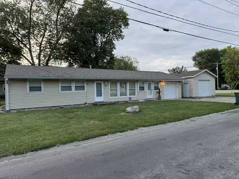 101 S Walnut St, Clinton, IL 61727