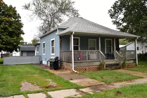 819 E Johnson St, Clinton, IL 61727