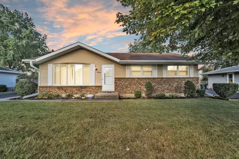 2410 Lydia Ave, Zion, IL 60099