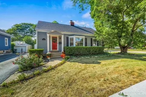 24 N Kennicott Ave, Arlington Heights, IL 60005