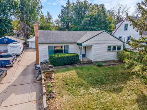 615 Quinlan Ln, Woodstock, IL 60098