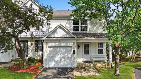 215 Half Moon Cir, Aurora, IL 60504