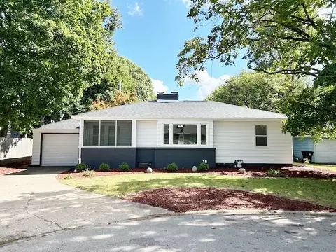 16 University Ct, Normal, IL 61761