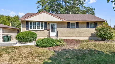 7530 Larchwood Ln, Woodridge, IL 60517