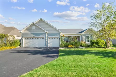 1374 Independence Ave, Elburn, IL 60119