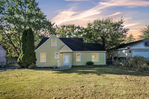 713 Pontiac Ct, Round Lake Heights, IL 60073