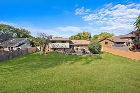 Exterior - 16 W681 Marybeth Ct, Willowbrook, IL 60521 photo 5 of 8