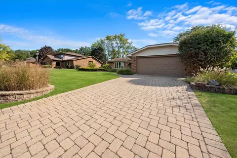 Exterior - 16 W681 Marybeth Ct, Willowbrook, IL 60521 photo 3 of 8