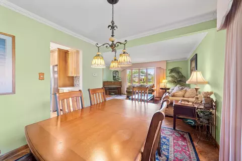 Dining - 16 W681 Marybeth Ct, Willowbrook, IL 60521 photo 3 of 3