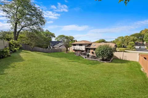 Exterior - 16 W681 Marybeth Ct, Willowbrook, IL 60521 photo 6 of 8